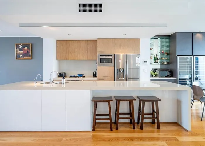 Luxury 4B Docklands Penthouse Water City Views